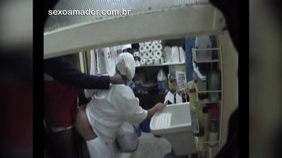 Motoboy huet Sex mat Botzfra am Restaurant tëscht Liwwerungen