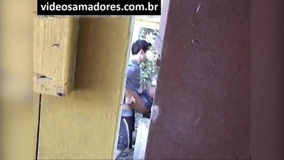 Voyeur filmt eng jonk Koppel, bis hien Videomaterial entdeckt