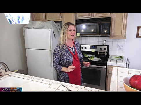 ❤️ Stepmom Mëllech him an der Kichen virun sengem Datum Super Sex op Porno lb.com-porn-mz.ru ❌