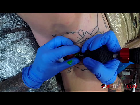 ❤️ Extrem tattooed Hottie Sully Savage krut en Tattoo op hirem Klitoris Super Sex op Porno lb.com-porn-mz.ru ❌