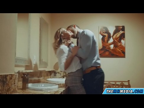 ❤️ Wann eng Busty Blond Iech an engem ëffentlechen Toilette verféiert Super Sex op Porno lb.com-porn-mz.ru ❌